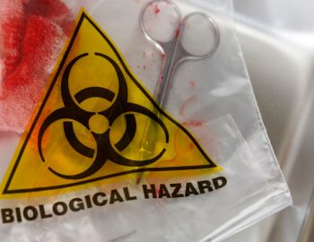 Tratamento para acidentes com materiais biológicos
